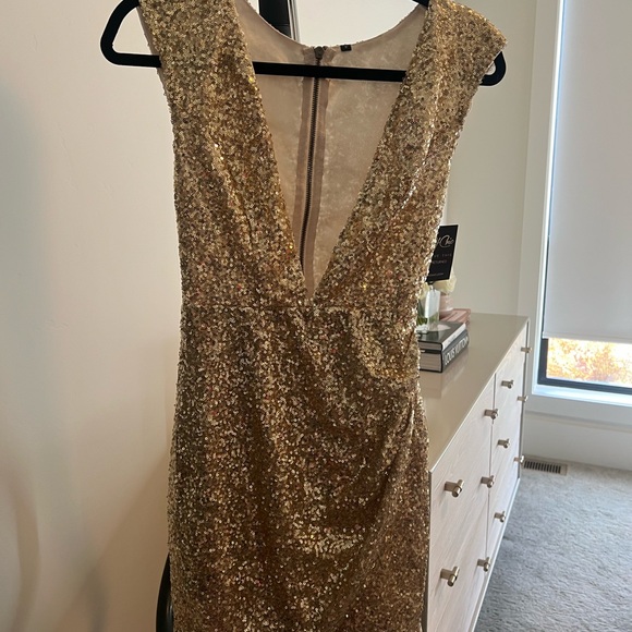 Gold sequin dress - Picture 2 of 6